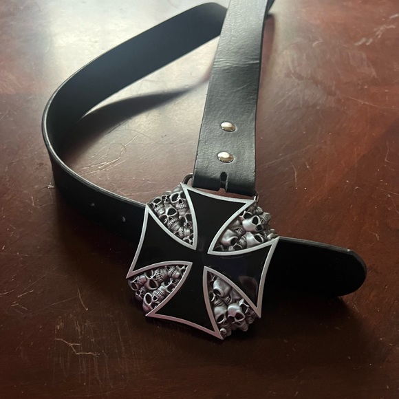 Men’s iron cross skull belt buckle w leather belt - Picture 3 of 4